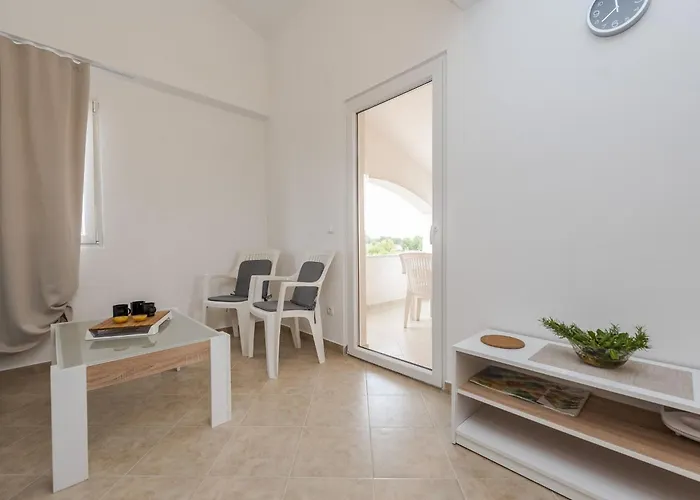 Simic 6 By Interhome Вир