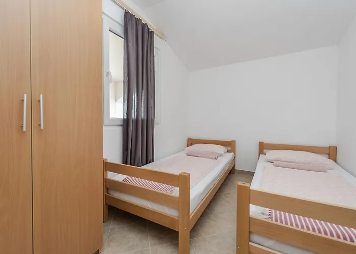 Simic 6 By Interhome * Вир