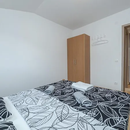 Simic 6 By Interhome Apartman Vir